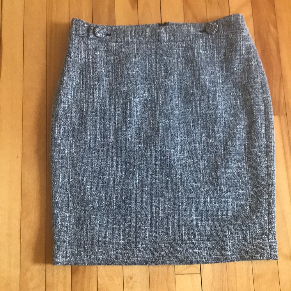 Grey work skirt with double buttons